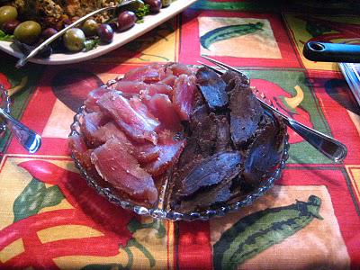 Poitrine d'oie et filet de porc séchés aux herbes de Provence, à cru,  méthode au torchon et  salée