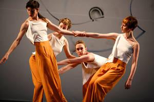 Trisha Brown Dance Company  L´Amour au  théâtre. Photo by Julietta   Cervantes, ©2009