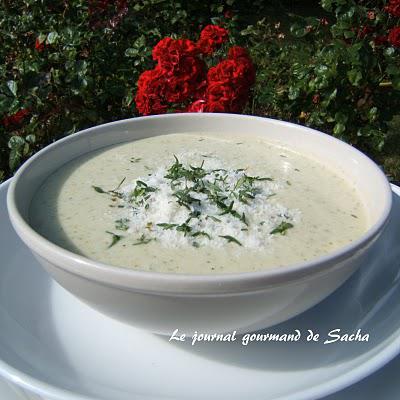 Velouté de courgettes au thym et parmesan ; Et pain de Pompéi Velouté de courgettes au thym et parmesan ; Et pain de Pompéi