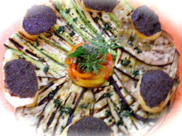 LEGUMES GRILLES DU SOLEIL ET SES CROUTONS DE TAPENADE .... 100_0832-copie-1.JPG