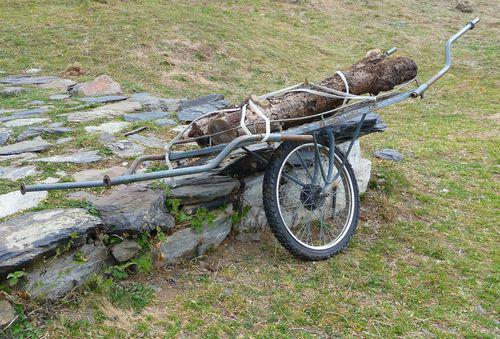 Un remonte-pente Pyrénéen vélo remonte-bûche