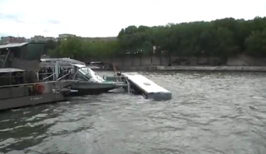 bus paris seine chute Chute dun bus dans la Seine à Paris   Vidéo