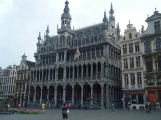 A la poursuite des cochons devins à Bruxelles : 3 (et dernier) 46 - La grand place - Palais du roi.JPG