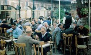 Cafés arabes : un élixir* de culture et de politique Cafés arabes : un élixir* de culture et de politique