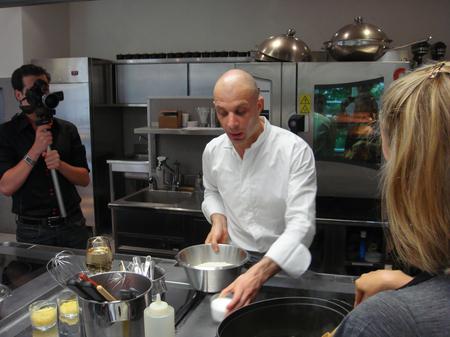 20100716 Atelier Guy Martin 03 chef risotto (ChrisoScope) 20100716 Atelier Guy Martin 03 chef risotto Cours de cuisine à lAtelier Guy Martin (ChrisoScope)