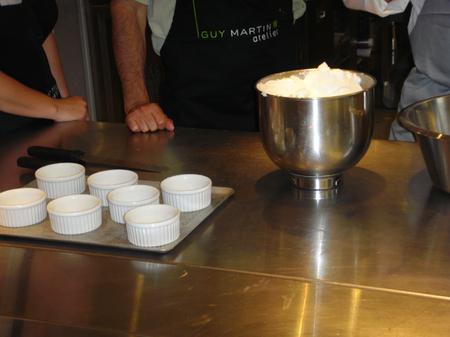 20100716 Atelier Guy Martin 05 souffle blancs (ChrisoScope) 20100716 Atelier Guy Martin 05 souffle blancs Cours de cuisine à lAtelier Guy Martin (ChrisoScope)