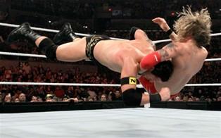 Edge prend le dessus sur Wade Barrett Wade Barrett en mauvaise posture face à Edge