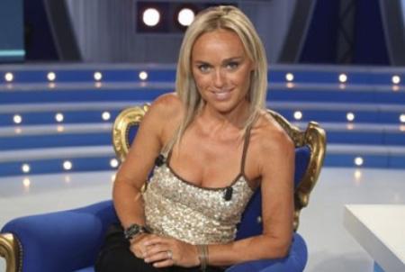 Cécile de Ménibus passe un été très studieux… Cécile de Ménibus projet Direct 8 brigade de recherche et d'intervention pour Direct 8