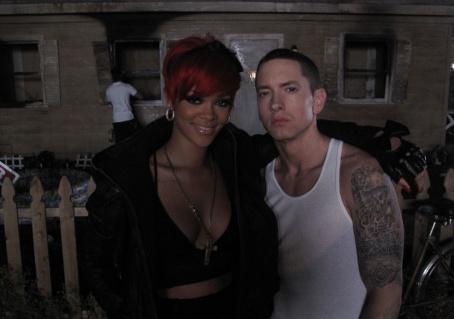 Clip | Eminem Featuring Rihanna • Love The Way You Lie