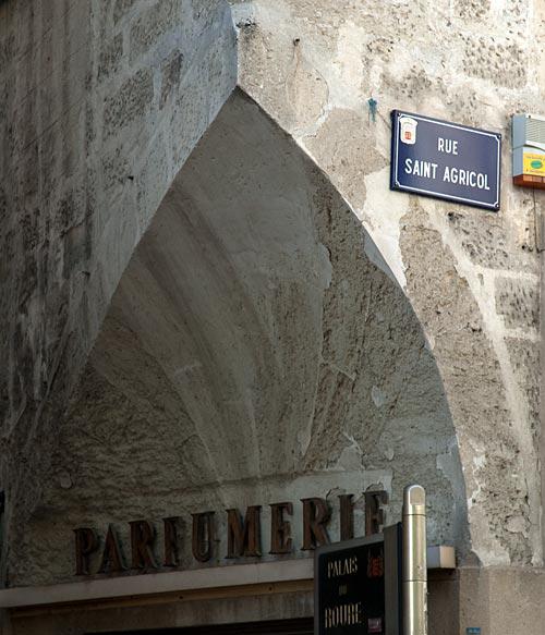 Une trompe rue Saint-Agricol en Avignon (84)