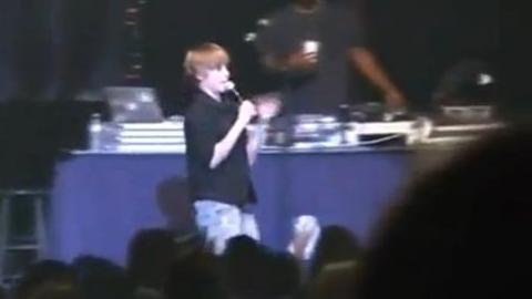 Justin Bieber agressé sur scène ... la preuve en vidéo Justin Bieber agressé sur scène ... la preuve en vidéo