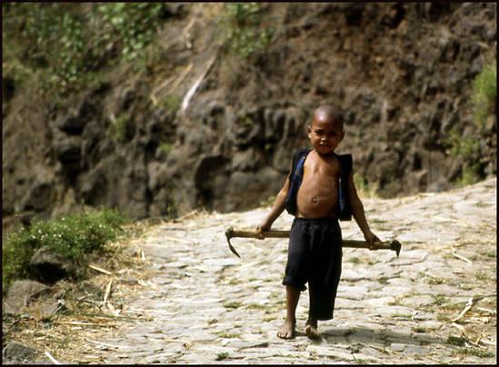 Cratère de Cova et village de Passagem cap-vert-gamin-au-pic.1277285886.jpg