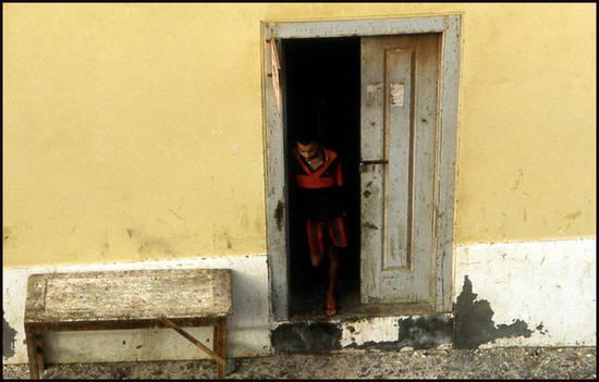 Cratère de Cova et village de Passagem cap-vert-jeune-homme-a-la-porte.1277285944.jpg