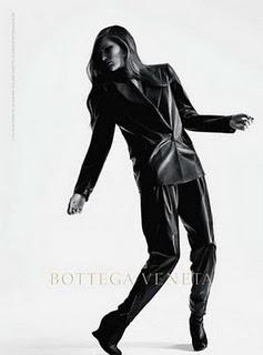 CAMPAGNE PUBLICITAIRE AUTOMNE-HIVER : BOTTEGA VENETA, ZADIG ET VOLTAIRE, GUESS, VALENTINO, VERSACE ET CALVIN KLEIN