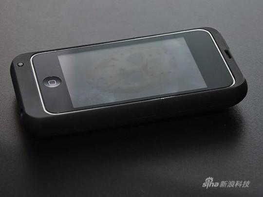 Le tPhone transforme votre iPod Touch en téléphone tphone-jason-2010-08-13