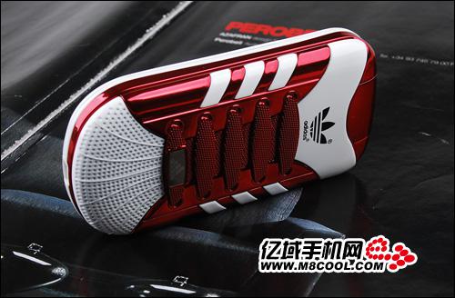 Si Adidas avait un téléphone il aurait le Adidas Phone shoe Si Adidas avait un téléphone il aurait le Adidas Phone shoe