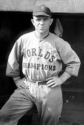 Joe Sewell. Remplaçant de Ray Chapman, il commença une brillante carrière avec les Indiens puis avec les Yankees où il remporta sa deuxième Série Mondiale en 1932