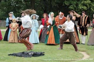 Spectacle Historique au Château d'Ecouen Vidéo sur les Châteaux de la Loire