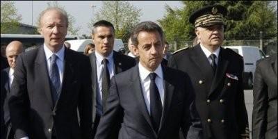 Déchue par la France 514210_nicolas-sarkozy-entre-brice-hortefeux-et-christian-lambert-le-20-avril-2010-a-tremblay-en-france.jpg
