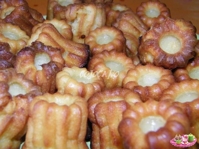 Mini cannelés à la noix de coco http://i39.servimg.com/u/f39/11/69/53/34/101_1217.jpg