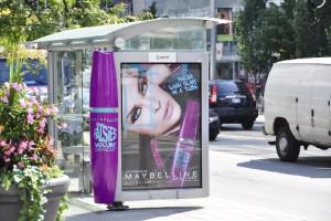 Maybelline The Falsies Toronto 300x200 Maybelline maquille les abribus pour The Falsies