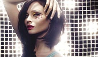 Sophie Ellis Bextor ... Son clip Not Giving Up on Love Sophie Ellis Bextor ... Son clip Not Giving Up on Love