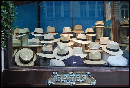 Chapeau de paille et bottes de cuir Chapeau de paille et bottes de cuir