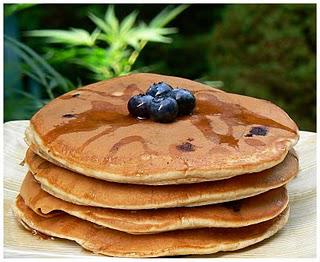 Pancakes multigrains aux bleuets et à l'érable
