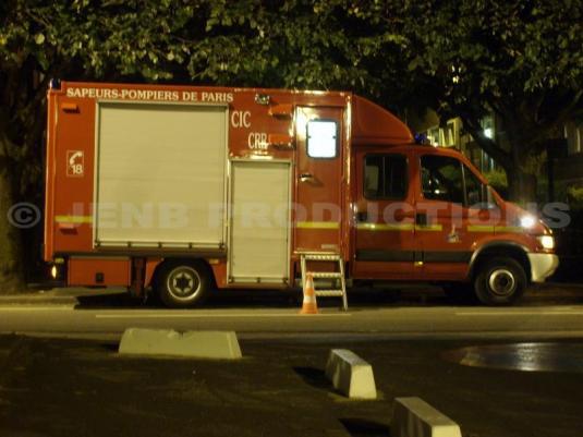 Les pompiers interviennent avec une cellule d'intervention chimique