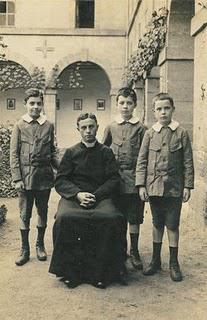 344° Quels ingrats ces curés... 344° Quels ingrats ces curés...