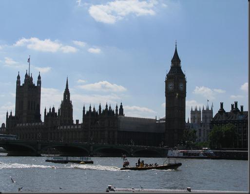 13. Big Ben, Thames river and House of Parliament