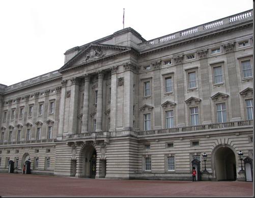 73.Buckingham Palace