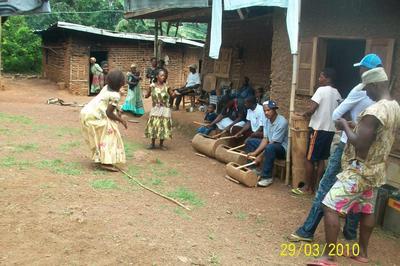 Cameroun : Les passeurs de savoir traditionnel à l’œuvre Cameroun : Les passeurs de savoir traditionnel à l’œuvre