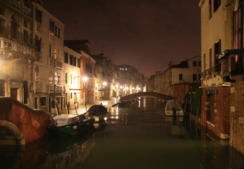 VENISE LA NUIT APRES LA PLUIE....