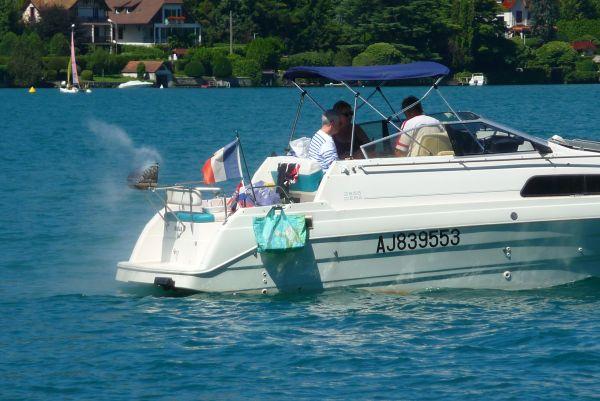 Ah, le plaisir d'un barbecue sur le lac... Menthon-Saint-Bernard et le lac d’Annecy