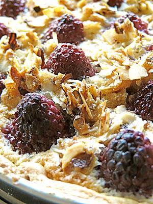 Tarte pommes crème d'amandes et framboises ainsi qu'une variante aux myrtilles Tarte pommes crème d'amandes et framboises ainsi qu'une variante aux myrtilles