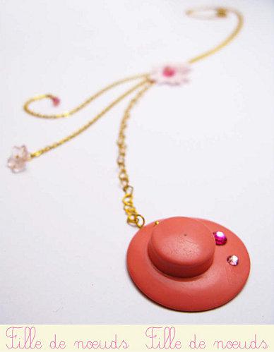 bijou-jouet-sautoir-chapeau-rose2.jpg