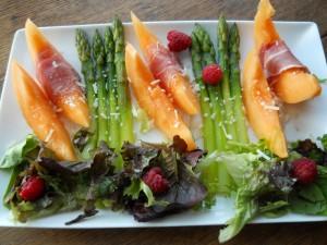 Salade de melon et asperges vertes à la framboise
