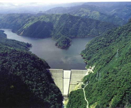 Voyage et Tourisme au Pérou - Barrage hydro-électrique au Pérou