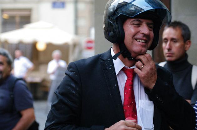 Le député Eric Stauffer malmené devant l’Hôtel de Ville! 41042_466233881795_236413916795_6676478_5352420_n.jpg