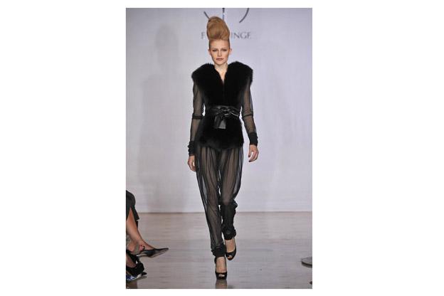 coup d'oeil sur la créatrice Eva Minge http://media1.ykone.com/image/brands/1059/EVA-MINGE-AH1011-5-web.jpg