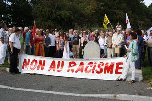 rassemblement de solidarité à l'égard des roms à Barenton (50) IMG_5807