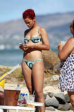 Rihanna bikini Hawaii fesse