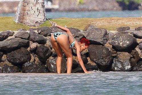 Rihanna bikini Hawaii fesse (5)