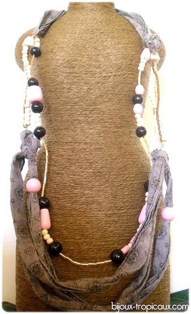 Collier rose et gris multi-rangs avec ruban