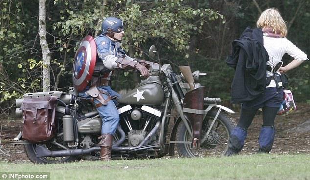 Captain America et Emma Frost en images