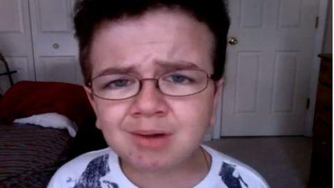 Katy Perry ... Un petit moche reprend son tube Teenage Dream Katy Perry ... Un petit moche reprend son tube Teenage Dream