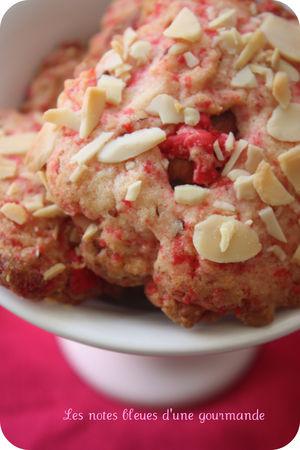 Cookies aux pralines roses et amandes effilées IMG_4914_