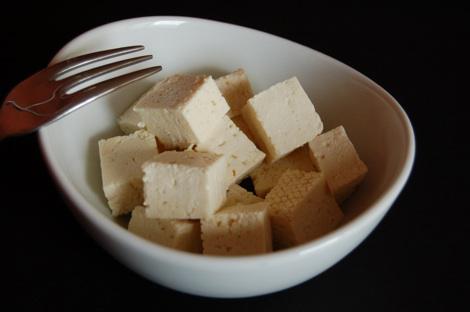 tofu ferme Mille et une astuces pour remplacer les oeufs dans les recettes !