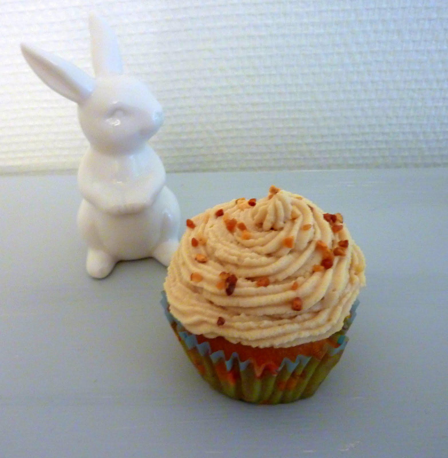 Cupcakes miel, épices et noisettes et leur glaçage au chocolat blanc... Cupcakes miel, épices et noisettes et leur glaçage au chocolat blanc...
